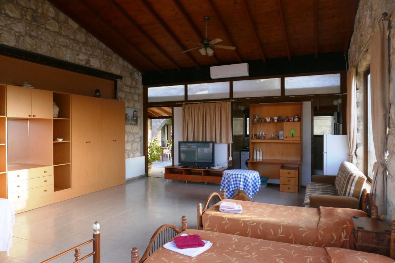 Studio With View In Polis Area Simou Exteriér fotografie